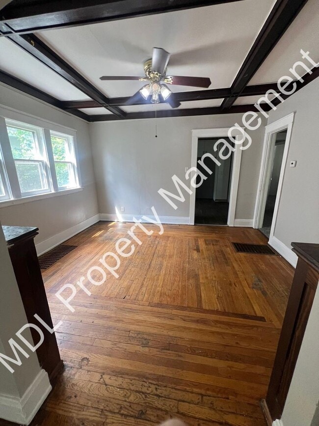 Building Photo - Charming 3 bedroom 2 bath