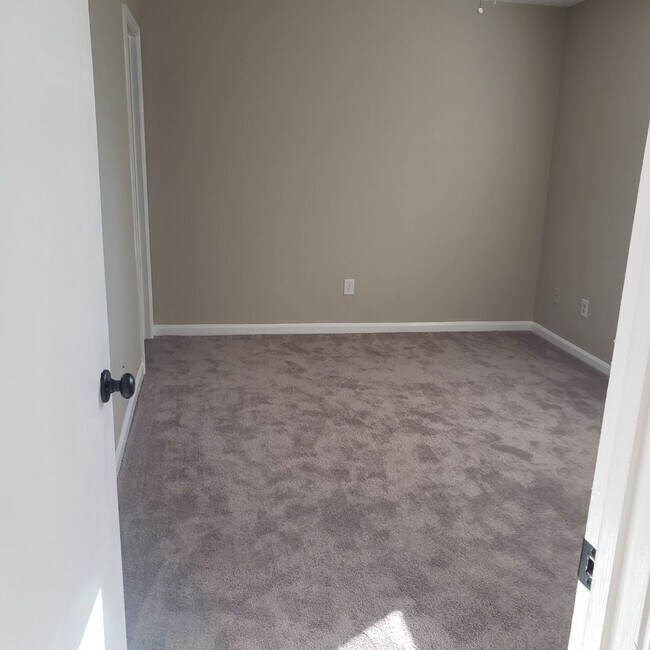 Building Photo - Great Garner Location! 2 BR, 2 FULL Bath Single Level Townhome at $1395/mo.!