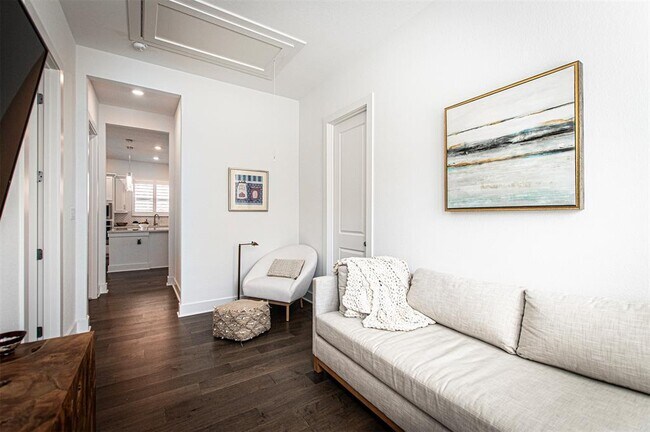 Building Photo - 215 Milam Crk Dr