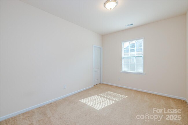 Building Photo - 2624 Snap Dragon Dr
