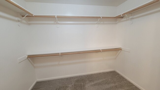 Building Photo - 10919 Golden Valley Dr