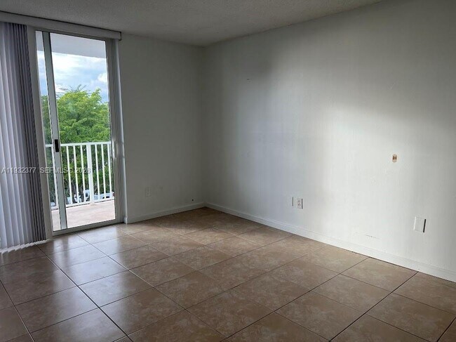 Building Photo - 1801 S Treasure Dr