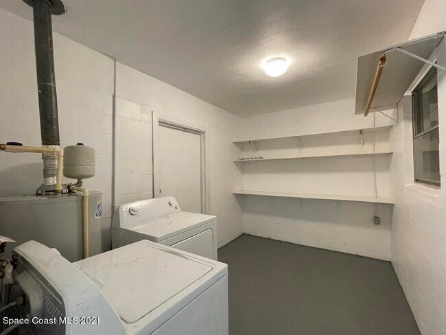 Building Photo - 265 Cherry Ave