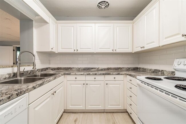 Building Photo - 1709 W Louisiana Ave