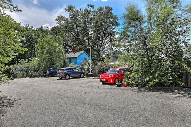 Building Photo - 400 Hope St