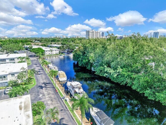 Building Photo - 6279 Bay Club Dr