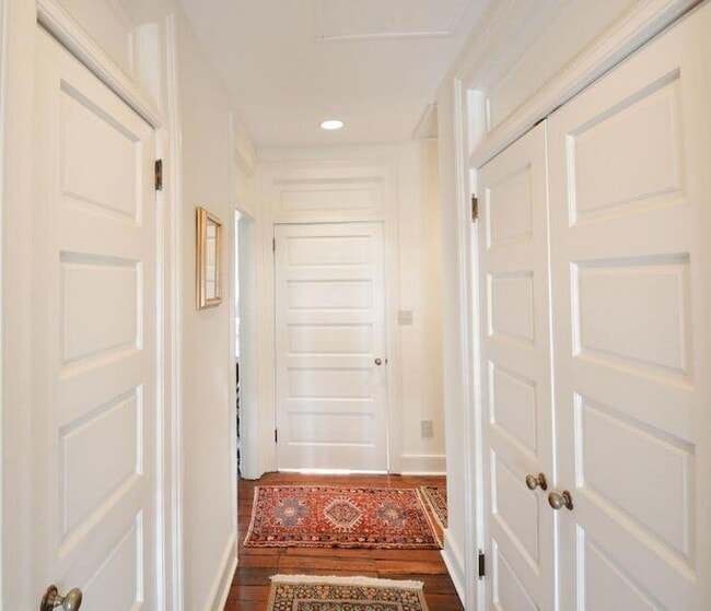 Building Photo - 61 Queen St