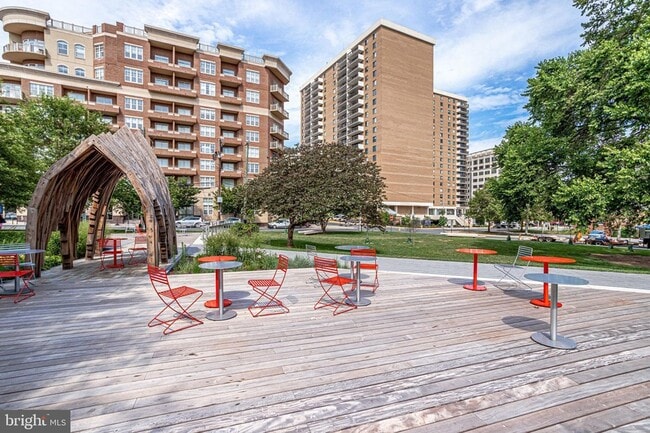 Building Photo - 3800 Fairfax Dr