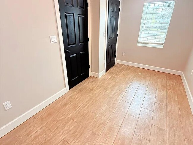 Building Photo - 5909 NW 40th St