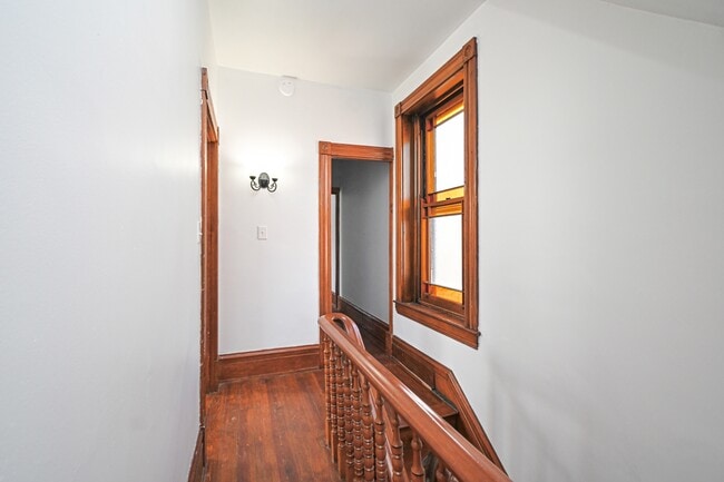 Building Photo - 735 Considine Ave