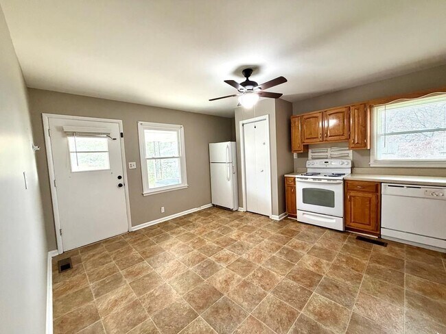 Building Photo - 3507 Velma Dr
