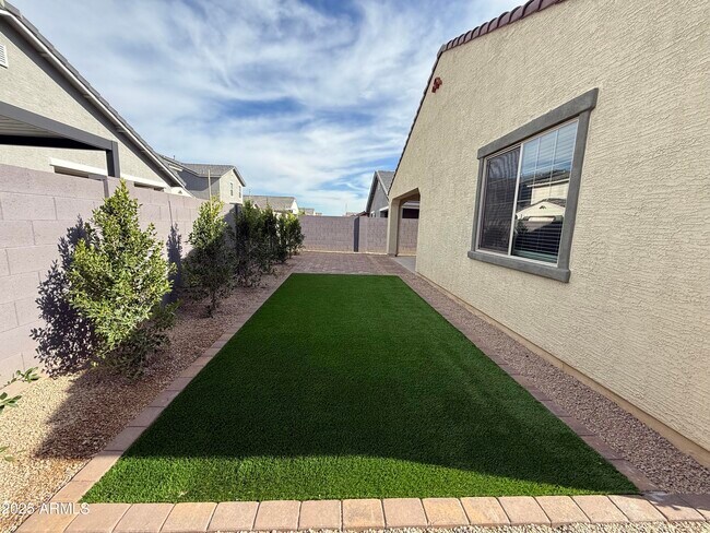 Building Photo - 10270 W Indianola Ave