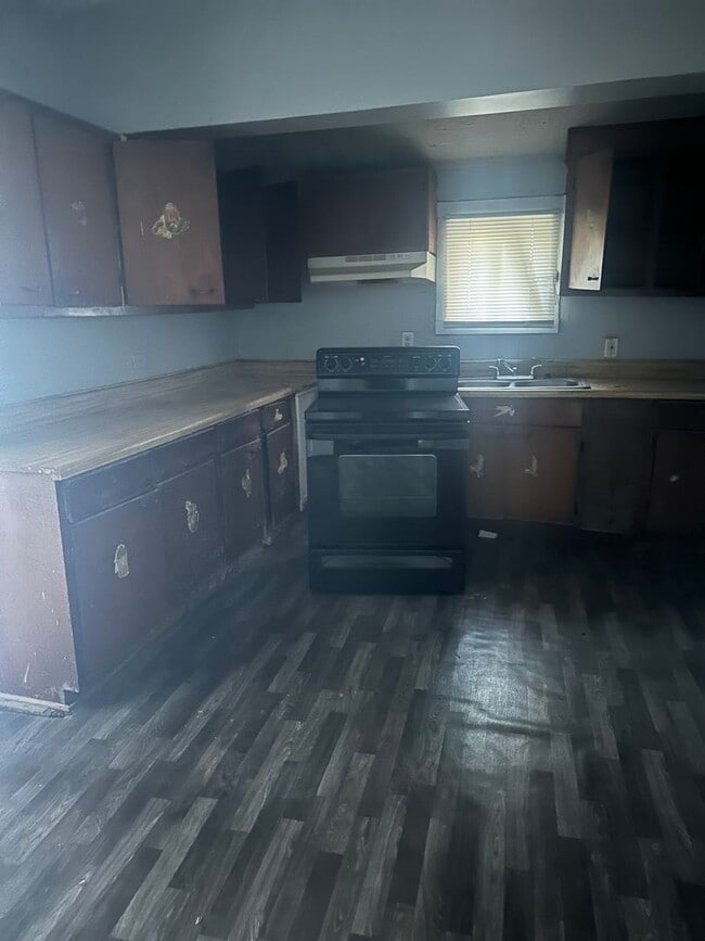 Building Photo - 3 bedroom 1 bath close to Mercer University!