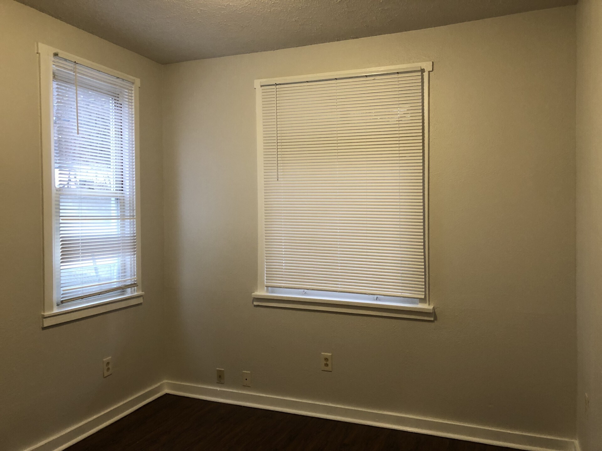 Building Photo - 516 Center Ave