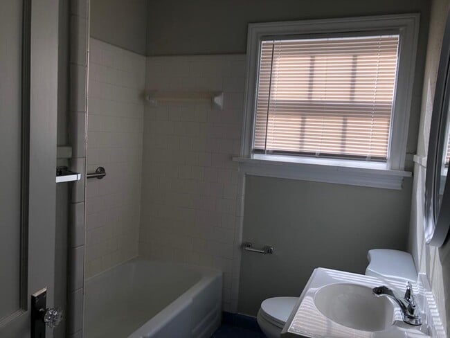 Building Photo - Move in Ready in Central Houston, 2 Bed/1 ...