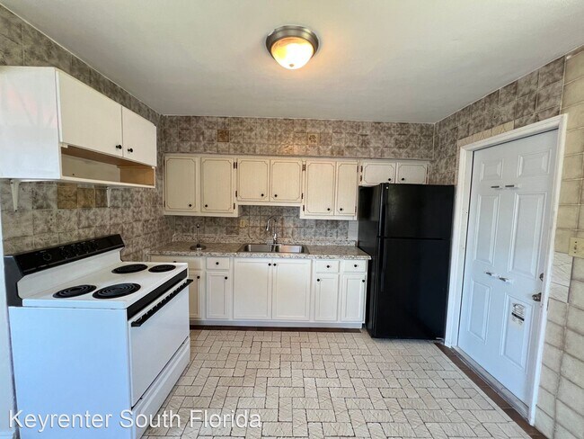 Building Photo - 2 br, 1 bath House - 740 NW 4th Street