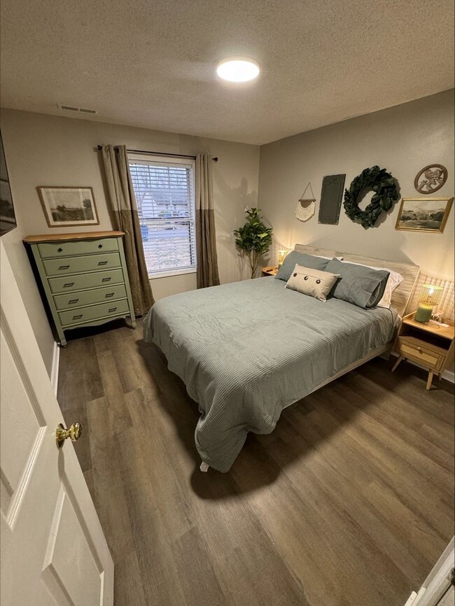 Building Photo - 913 Bagwell Dr