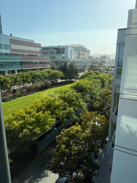 Building Photo - 420 Mission Bay Blvd N