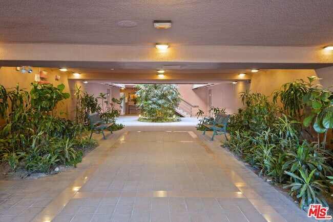 Building Photo - 4310 Cahuenga Blvd