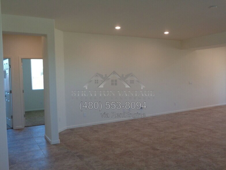 Building Photo - 13004 W Fleetwood Ln