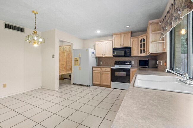 Building Photo - 2126 Turtle Creek Dr