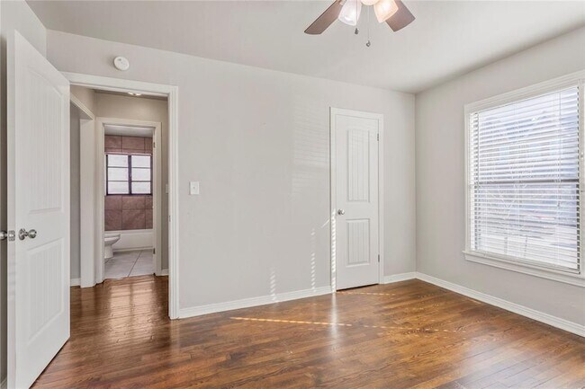 Building Photo - 1217 N Blackwelder Ave