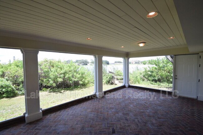 Building Photo - 1204 Honeytree Ln W