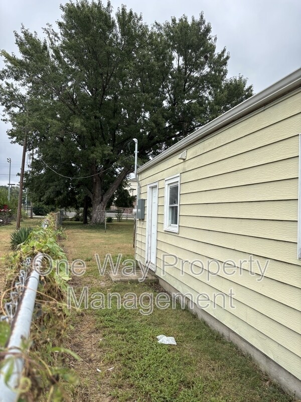 Building Photo - 2462 N Piatt Ave