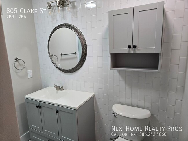 Building Photo - 805 Clake St