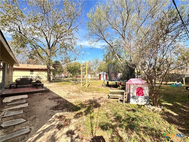 Building Photo - 421 Broadway St