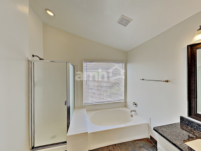 Building Photo - 4731 E White Aster St