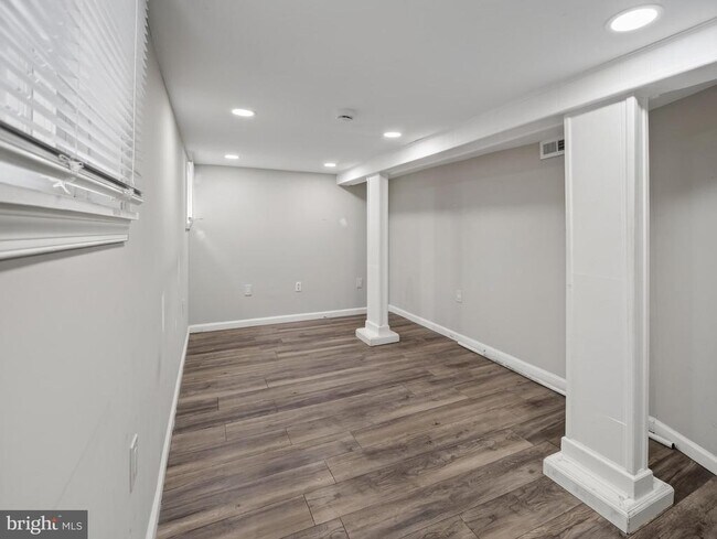 Building Photo - 6008 Addison Rd