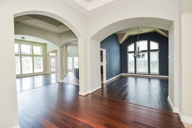 Building Photo - 28803 Davenport Dr