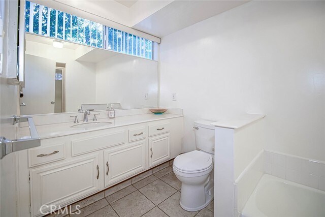 Building Photo - 4950 Louise Ave