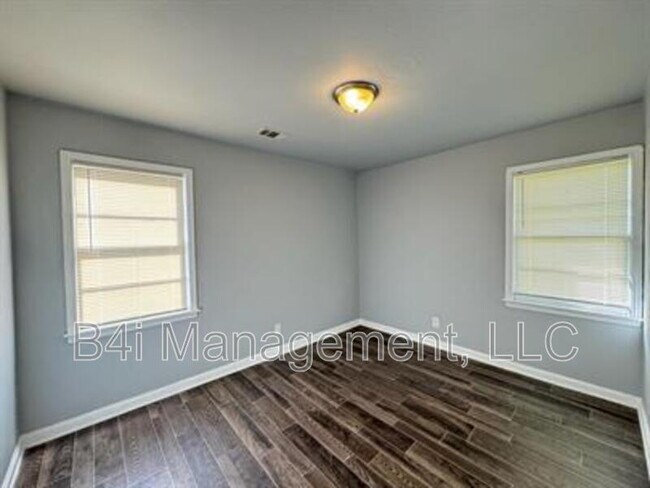Building Photo - 3033 O'Hara Dr N