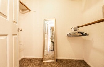 Building Photo - Cute 2 Bedroom Condo FOR RENT!