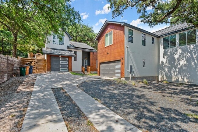 Building Photo - 2810 Oak Springs Dr