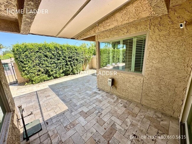 Building Photo - 8084 E Del Laton Dr
