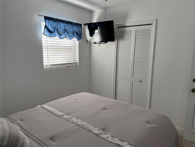 Building Photo - 3601 Saxon Dr