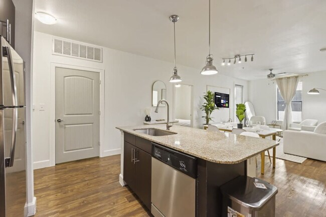 Building Photo - 5445 Town and Country Blvd