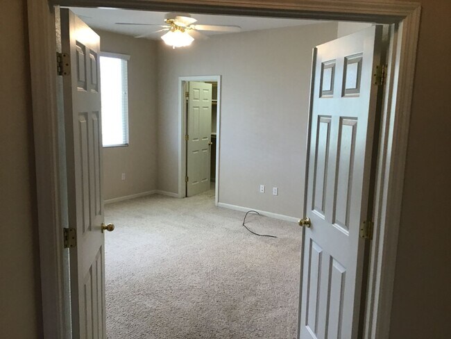 Building Photo - Lovely Home in a Gated community on the...