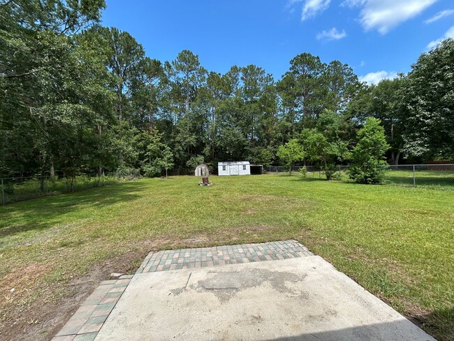 Building Photo - Adorable 3-bed 2-bath Home in Established ...