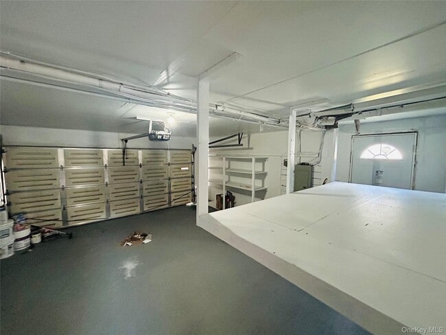 Building Photo - 16 Middle Ln