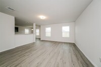 Building Photo - 305 Pronghorn Dr