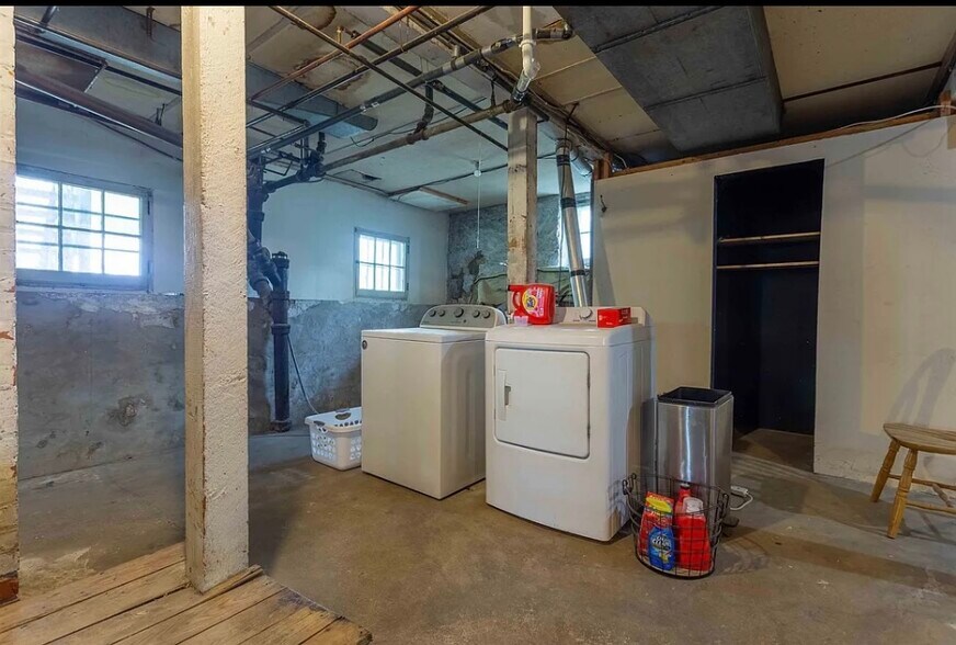 basement laundry - 1215 Mount Pleasant St