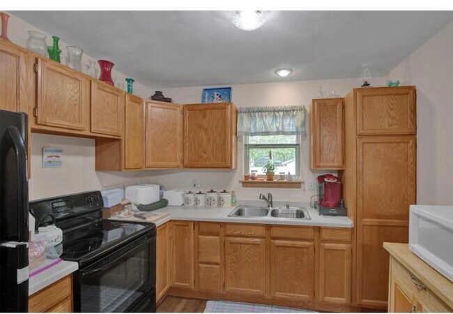 Building Photo - 10561 North Rd