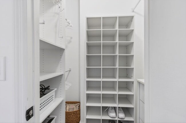 Building Photo - 50 SW 3rd Ave