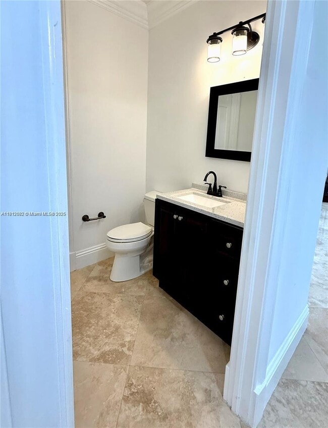 Building Photo - 2547 Montclaire Cir