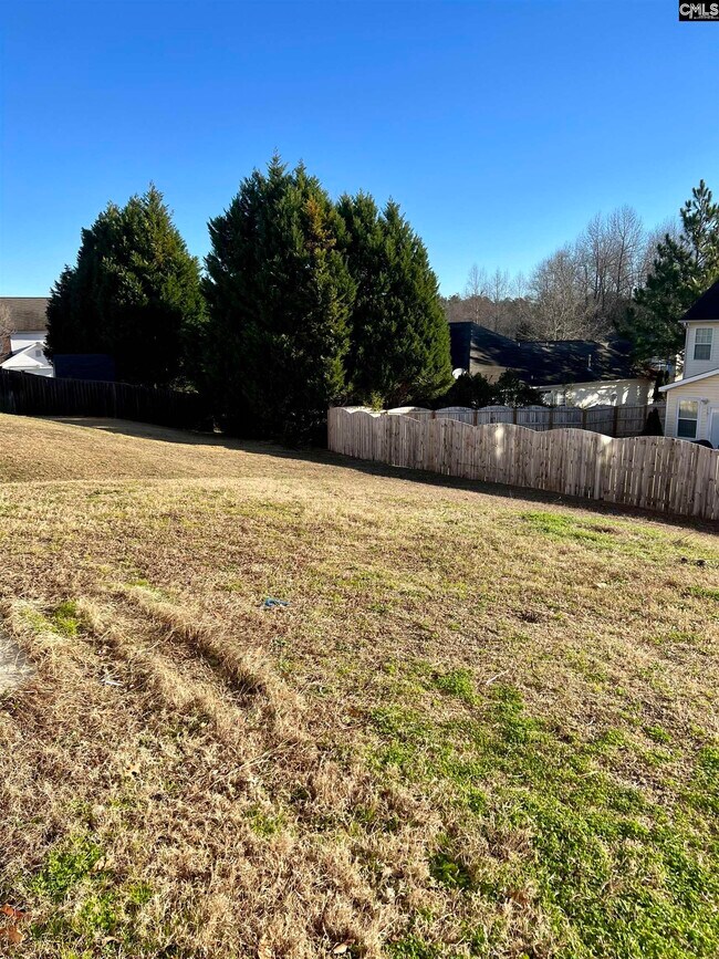 Building Photo - 211 Pinebluff Ct