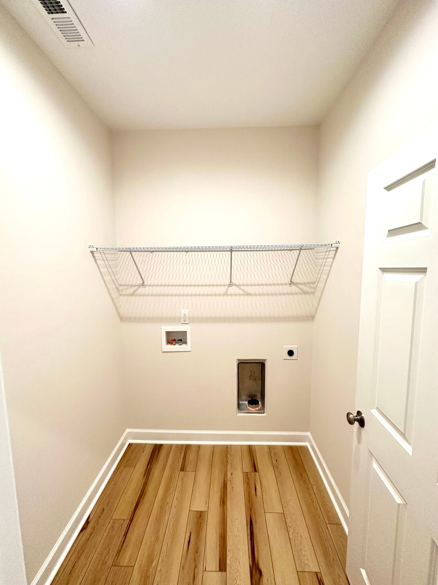 Laundry Room - 4119 Peachtree Ave